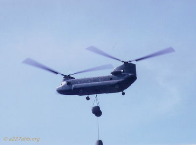 Chinook slinging bladders
Bill Flora Photo
