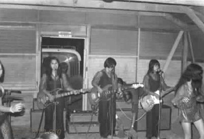 All Girl Band
Mickey Barry Photo
Lai Khe
