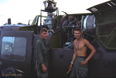 Guinn & Perron
Jim Puhala Photo

SP4 Guinn & Porron working on 547
Phan Thiet
